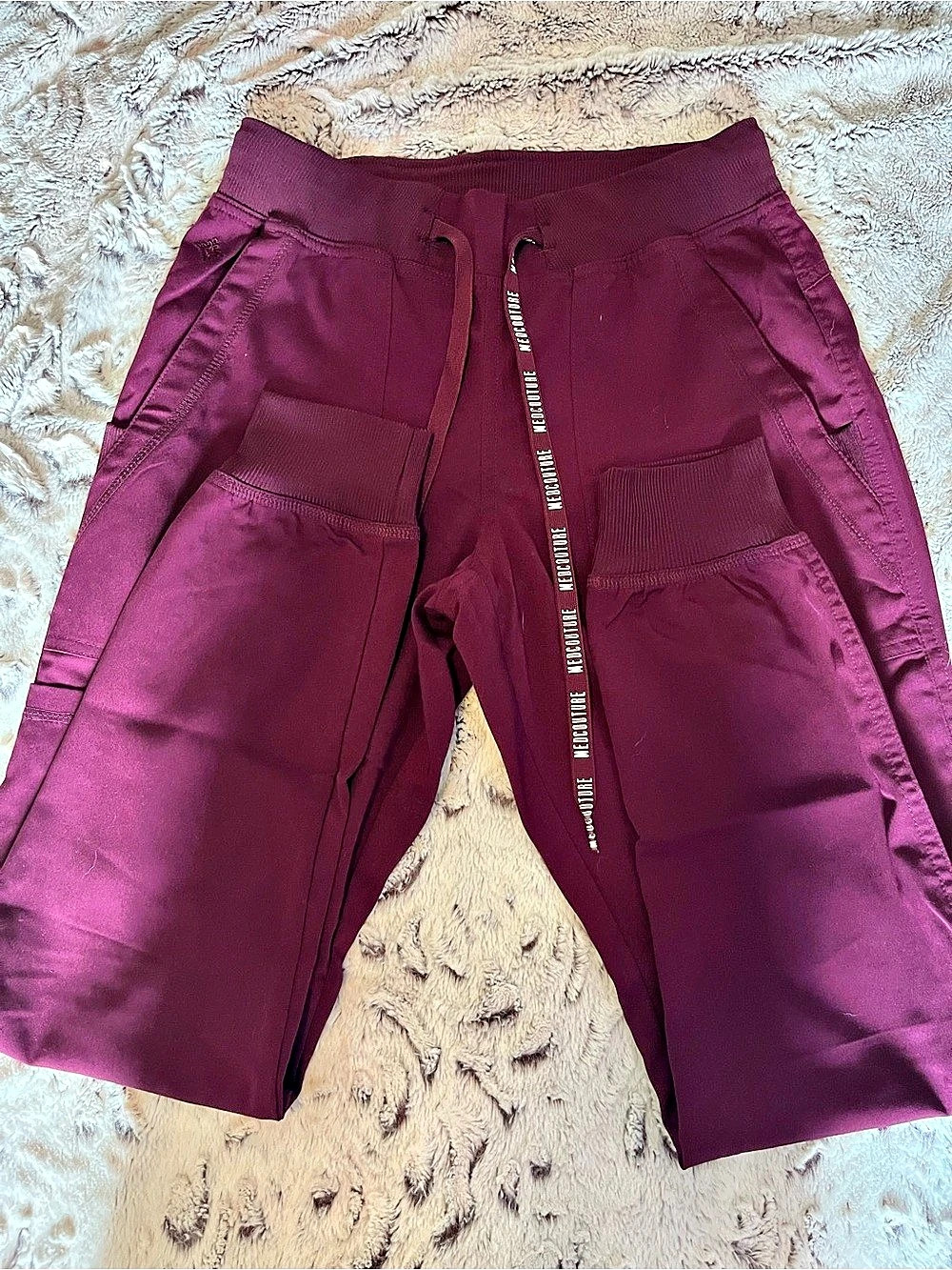 MedCulture scrub jogger pants in maroon Like New